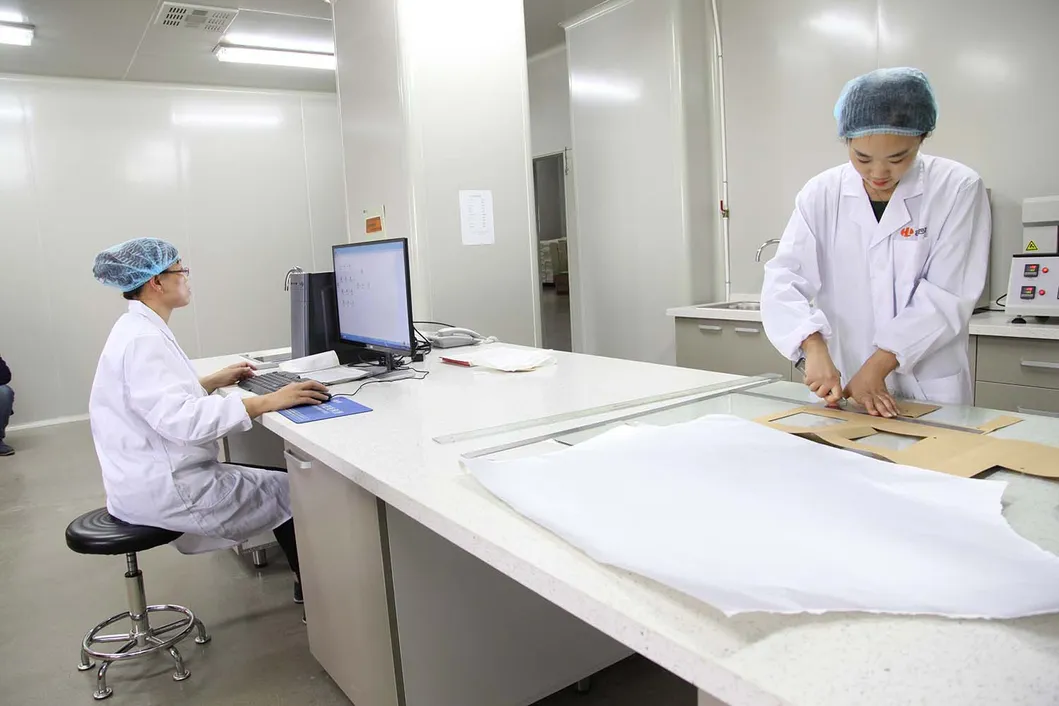 Base Leaf Straw Hole in Packaging Material