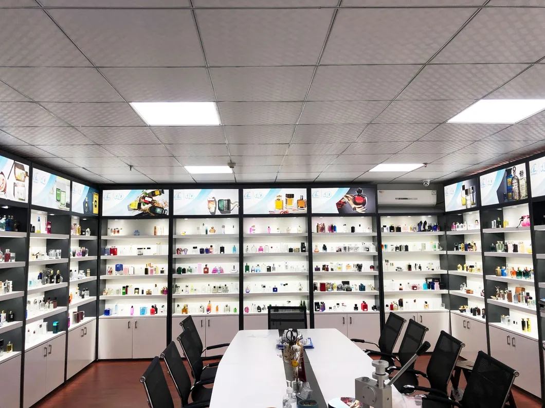 Factory Premium 100ml Square Glass Perfume Bottle with Spray Pump Cap