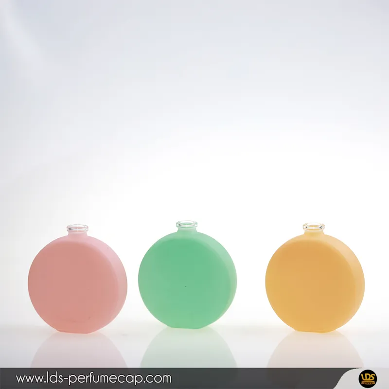 Fea15 Round Shape Glass Fragrance Bottle with Color Painting